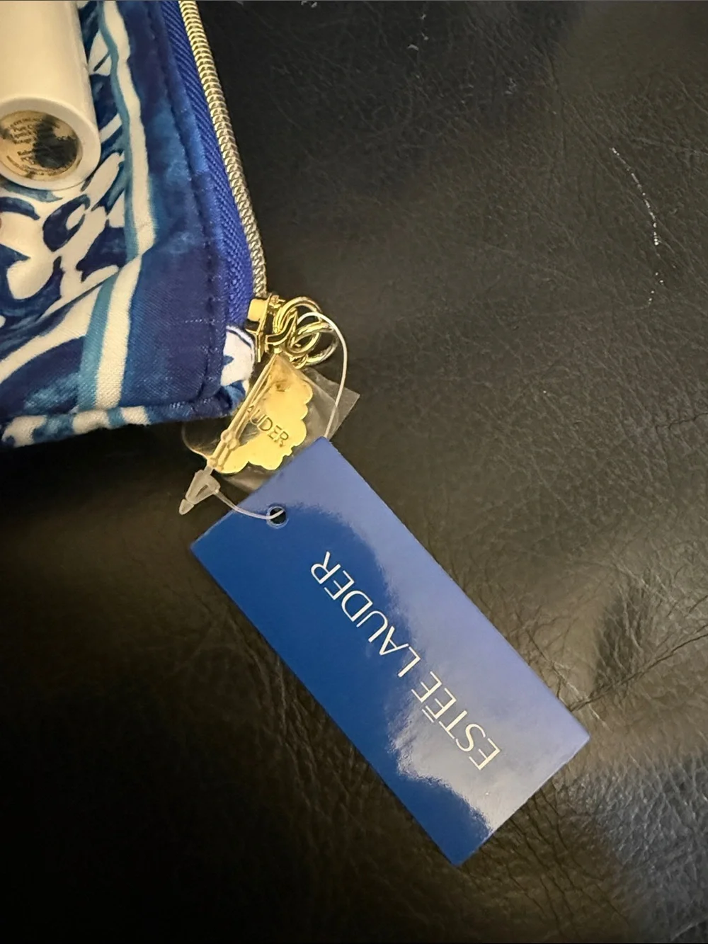 Estée Lauder lip stick and lip liner with free makeup bag